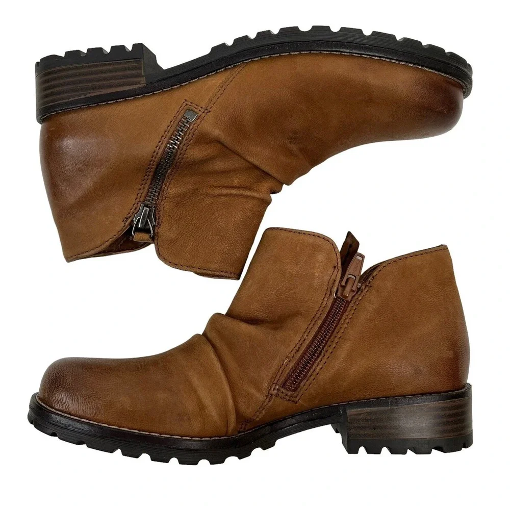 Clarks Size 6.5 Clarkwell Boots Brown Leather Side Zip Booties Comfort Women's